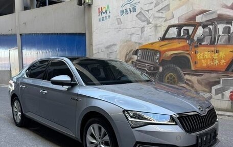 Skoda Superb III рестайлинг, 2022 год, 1 970 000 рублей, 3 фотография