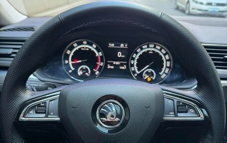 Skoda Superb III рестайлинг, 2022 год, 1 970 000 рублей, 10 фотография