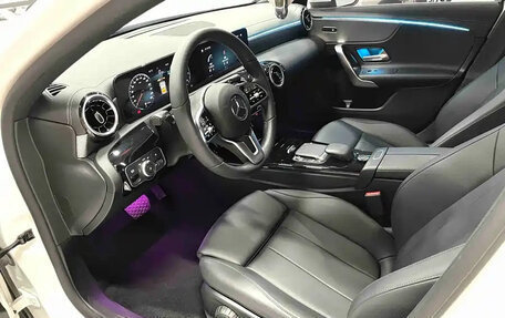 Mercedes-Benz A-Класс, 2023 год, 1 700 000 рублей, 10 фотография