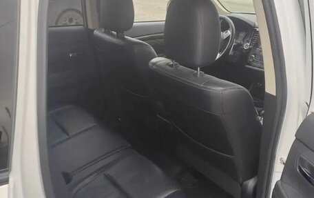 Mitsubishi Outlander III рестайлинг 3, 2015 год, 1 720 000 рублей, 7 фотография