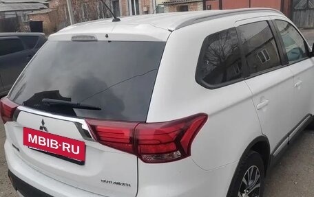 Mitsubishi Outlander III рестайлинг 3, 2015 год, 1 720 000 рублей, 3 фотография