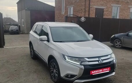 Mitsubishi Outlander III рестайлинг 3, 2015 год, 1 720 000 рублей, 2 фотография