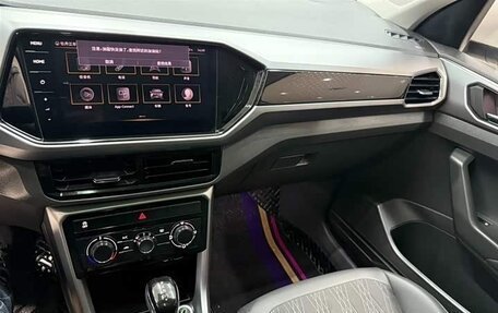 Volkswagen T-Cross I, 2023 год, 1 600 000 рублей, 9 фотография