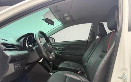 Toyota Yaris XP150 рестайлинг, 2022 год, 1 250 000 рублей, 7 фотография