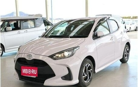 Toyota Yaris, 2022 год, 1 100 000 рублей, 3 фотография
