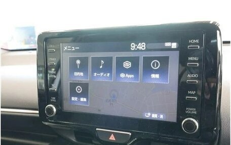 Toyota Yaris, 2022 год, 1 100 000 рублей, 7 фотография