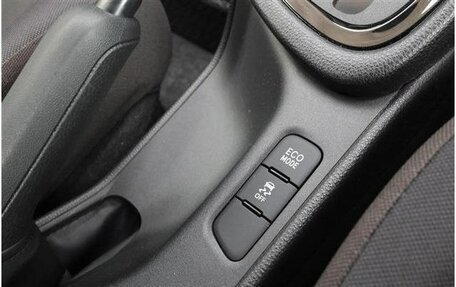 Toyota Yaris, 2022 год, 1 100 000 рублей, 13 фотография