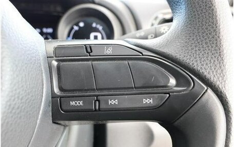 Toyota Yaris, 2022 год, 1 100 000 рублей, 11 фотография