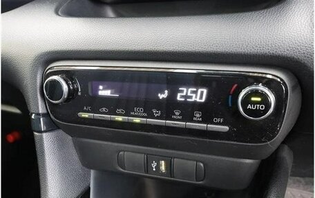 Toyota Yaris, 2022 год, 1 100 000 рублей, 12 фотография