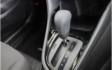 Toyota Yaris, 2022 год, 1 100 000 рублей, 15 фотография