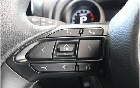 Toyota Yaris, 2022 год, 1 100 000 рублей, 16 фотография