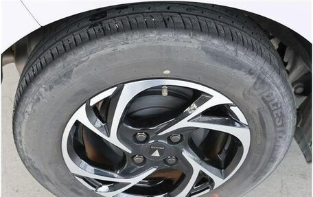 Toyota Yaris, 2022 год, 1 100 000 рублей, 21 фотография