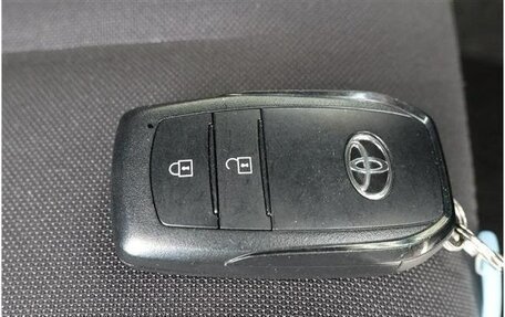 Toyota Yaris, 2022 год, 1 100 000 рублей, 17 фотография