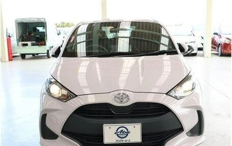 Toyota Yaris, 2022 год, 1 100 000 рублей, 27 фотография