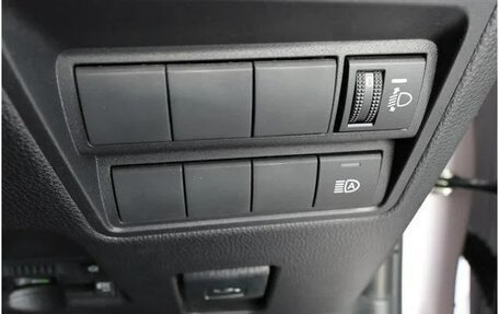 Toyota Yaris, 2022 год, 1 100 000 рублей, 24 фотография