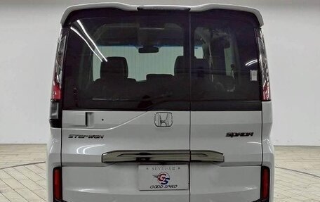 Honda Stepwgn IV, 2017 год, 1 690 000 рублей, 4 фотография
