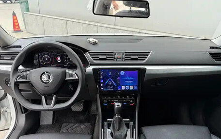 Skoda Superb III рестайлинг, 2022 год, 1 750 000 рублей, 9 фотография