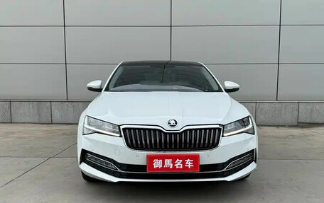 Skoda Superb III рестайлинг, 2022 год, 1 750 000 рублей, 2 фотография