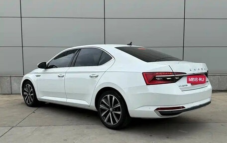 Skoda Superb III рестайлинг, 2022 год, 1 750 000 рублей, 6 фотография