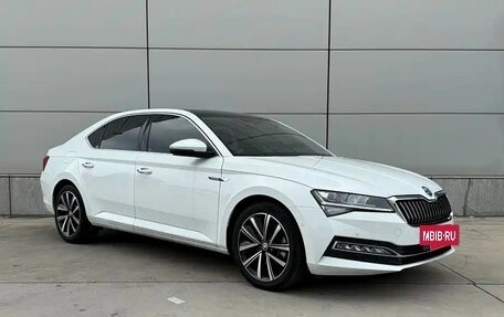 Skoda Superb III рестайлинг, 2022 год, 1 750 000 рублей, 3 фотография