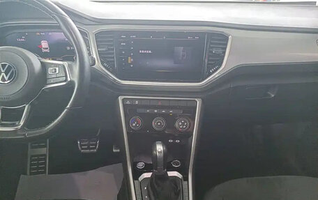 Volkswagen T-Roc I, 2022 год, 1 350 000 рублей, 10 фотография