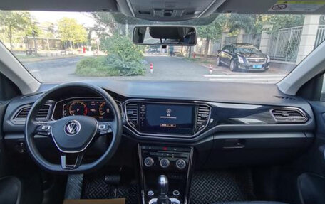 Volkswagen T-Roc I, 2022 год, 2 000 000 рублей, 11 фотография