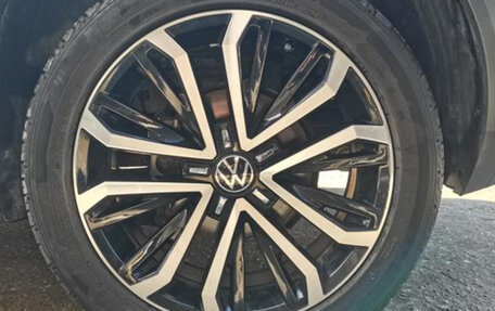 Volkswagen T-Roc I, 2022 год, 2 000 000 рублей, 13 фотография