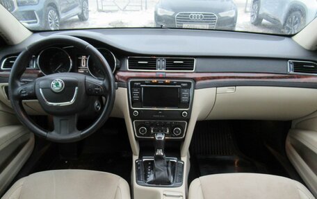 Skoda Superb III рестайлинг, 2012 год, 1 180 000 рублей, 17 фотография