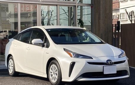 Toyota Prius IV XW50, 2020 год, 1 495 000 рублей, 3 фотография