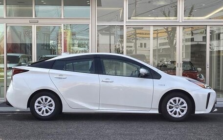 Toyota Prius IV XW50, 2020 год, 1 495 000 рублей, 4 фотография