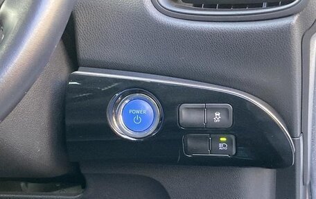 Toyota Prius IV XW50, 2020 год, 1 495 000 рублей, 20 фотография