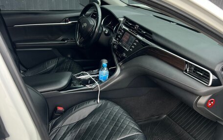 Toyota Camry, 2018 год, 1 300 000 рублей, 5 фотография