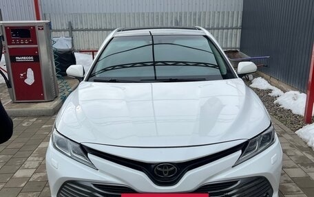 Toyota Camry, 2018 год, 1 300 000 рублей, 2 фотография