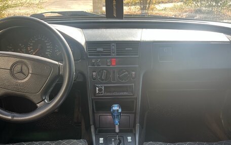 Mercedes-Benz C-Класс, 1993 год, 400 000 рублей, 5 фотография