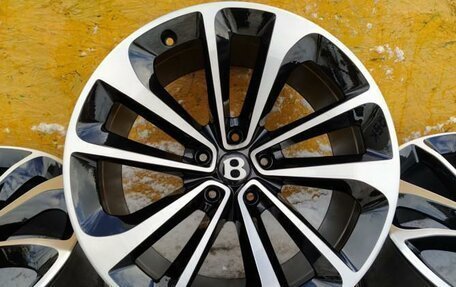 Bentley Bentayga I, 2016 год, 12 000 000 рублей, 2 фотография