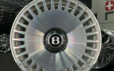 Bentley Bentayga I, 2016 год, 12 000 000 рублей, 3 фотография