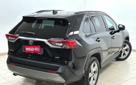 Toyota RAV4, 2021 год, 3 675 000 рублей, 9 фотография