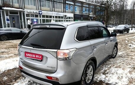 Mitsubishi Outlander III рестайлинг 3, 2014 год, 1 483 000 рублей, 3 фотография