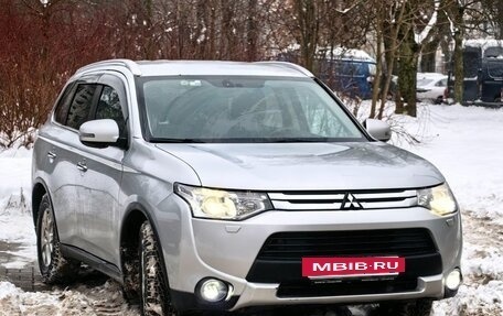 Mitsubishi Outlander III рестайлинг 3, 2014 год, 1 483 000 рублей, 2 фотография