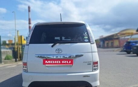 Toyota ISis I, 2012 год, 1 200 000 рублей, 2 фотография