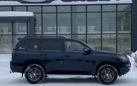 Toyota Land Cruiser Prado 150 рестайлинг 2, 2021 год, 6 499 000 рублей, 4 фотография