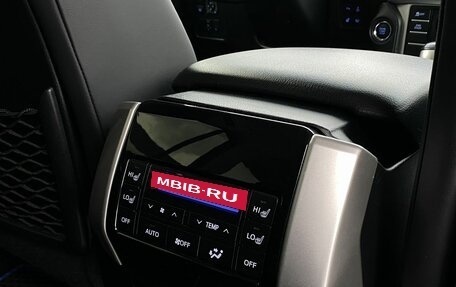 Toyota Land Cruiser Prado 150 рестайлинг 2, 2021 год, 6 499 000 рублей, 29 фотография