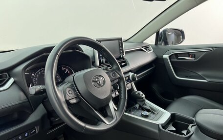 Toyota RAV4, 2021 год, 3 690 000 рублей, 10 фотография