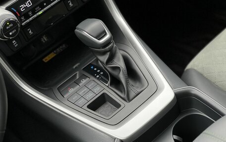 Toyota RAV4, 2025 год, 4 090 000 рублей, 21 фотография