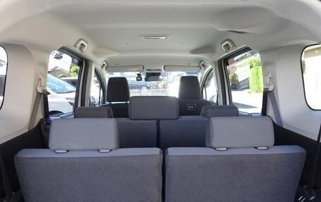 Toyota Sienta, 2022 год, 1 370 000 рублей, 13 фотография