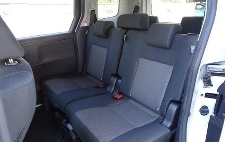 Toyota Sienta, 2022 год, 1 370 000 рублей, 18 фотография