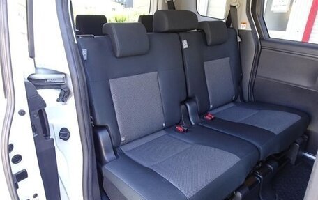 Toyota Sienta, 2022 год, 1 370 000 рублей, 19 фотография