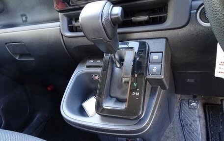 Toyota Sienta, 2022 год, 1 370 000 рублей, 23 фотография