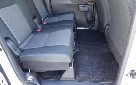 Toyota Sienta, 2022 год, 1 370 000 рублей, 24 фотография