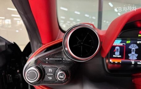 Ferrari F8, 2021 год, 28 700 000 рублей, 9 фотография